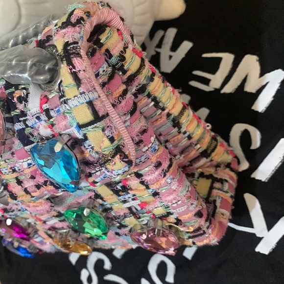 Kurt Geiger London
Mini Kensington Tweed Love Heart Crystals Crossbody Bag - Picture 5 of 17